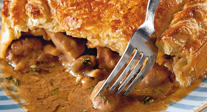 Пирог с мясом, почками и грибами