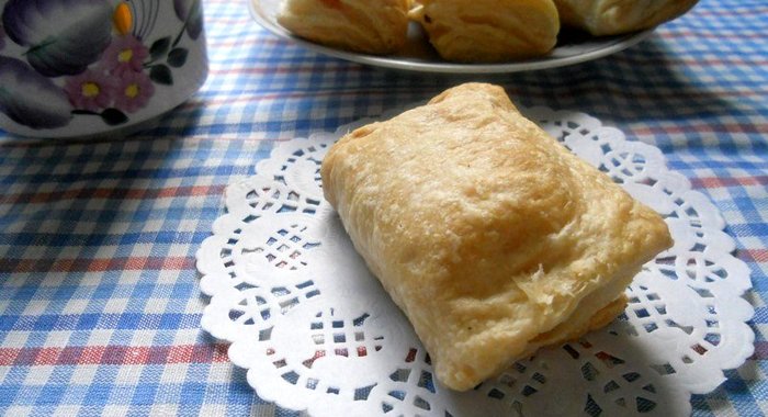 Конвертики с сосисками и сыром