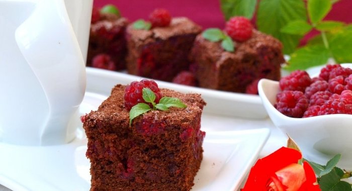 Брауни с малиной