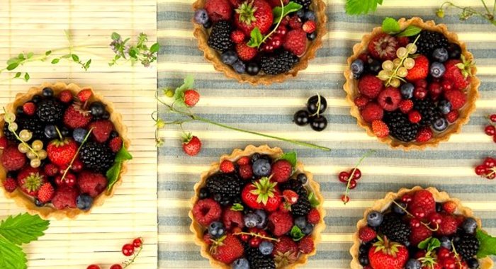 Песочные корзиночки с ягодами