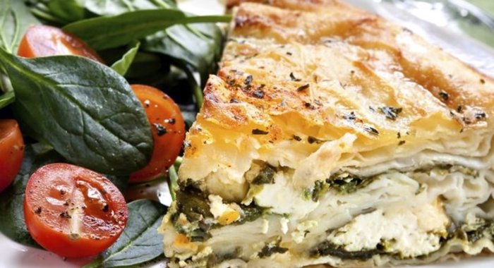 Пирог со шпинатом и брынзой