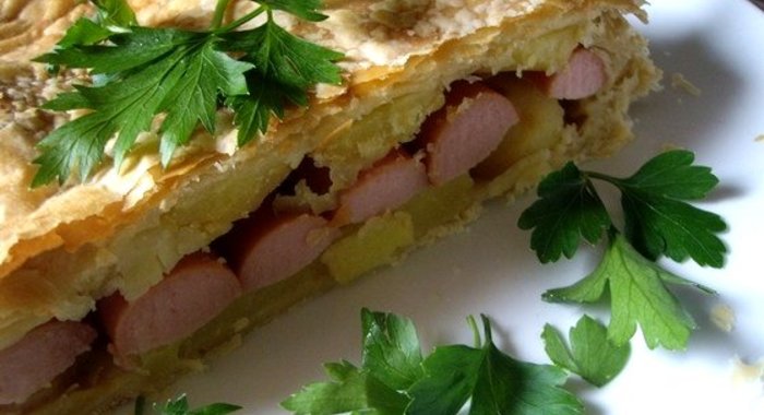 Пирог с сосиской и картошкой