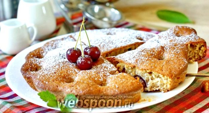 Пирог с бананами и вишней