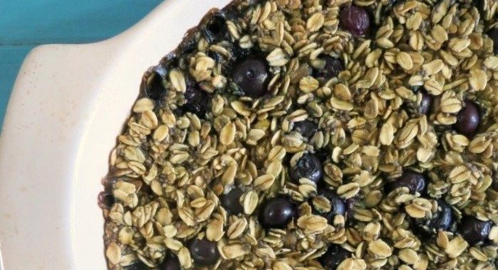 Овсяный пирог с голубикой