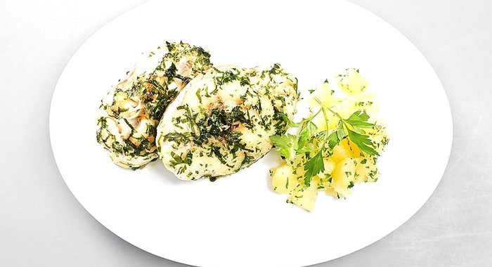 Хек в зеленом чесночном соусе