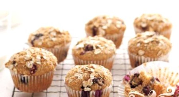 Маффины с овсяными хлопьями и черникой