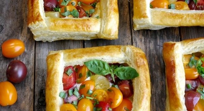 Ватрушки из слоеного теста