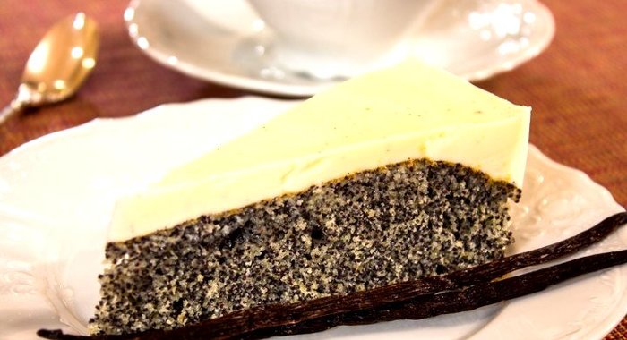 Пирог с маком и сметанно-ванильным кремом