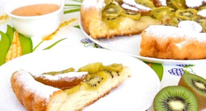 Пирог с киви и персиковым вареньем