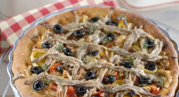 Писсаладьер, французский луковый пирог