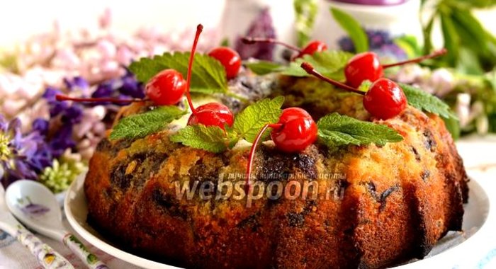 Масляный кекс с консервированной вишней