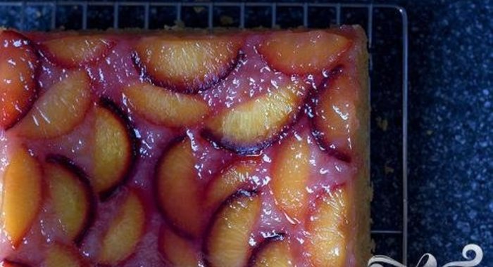 Пирог со сливами