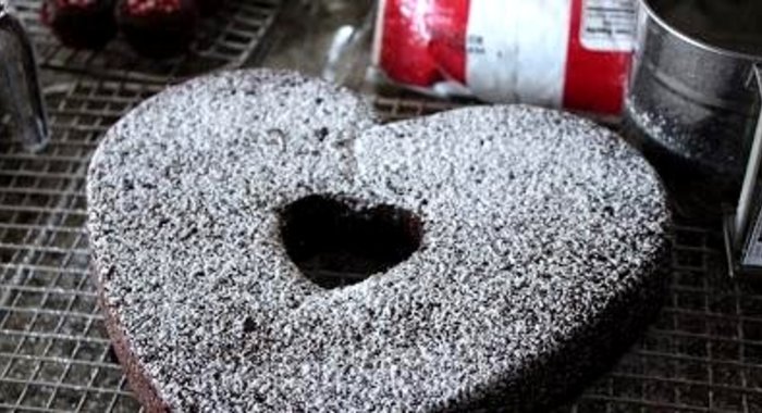 Пирог с какао и шоколадом