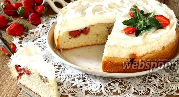 Клубничный пирог с меренгой