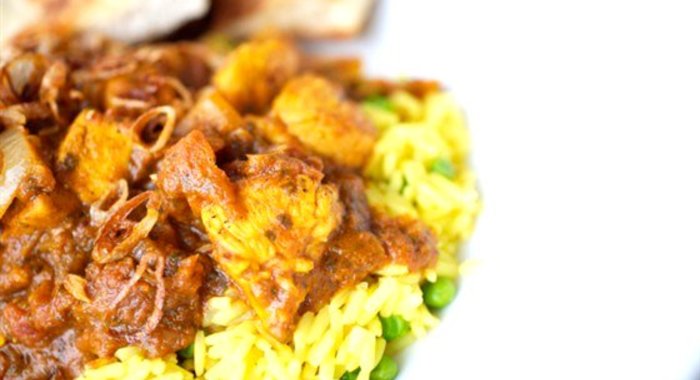 Маринованная курица с арахисом, лимонной травой, соевым соусом и кориандром