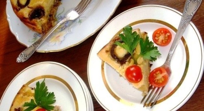 Закусочный пирог с курицей, грибами и сыром