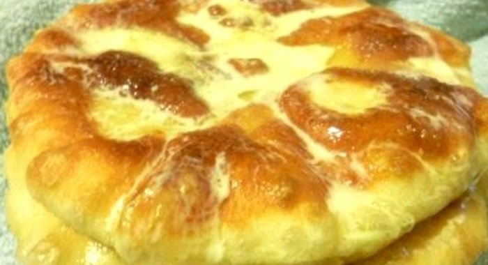 Пышки со сметаной и сахаром