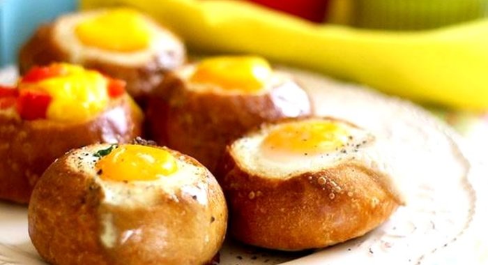 Яичница в хлебном горшочке