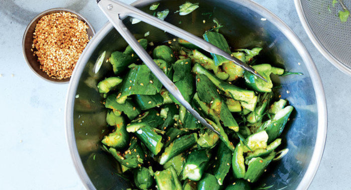 Огуречный салат с кокосовым молоком