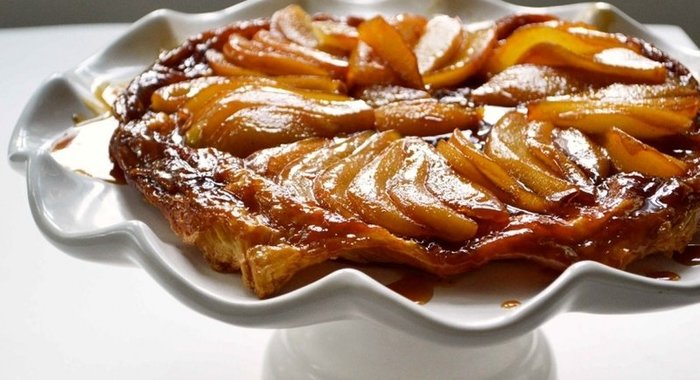 Перевернутый грушевый пирог с шафраном