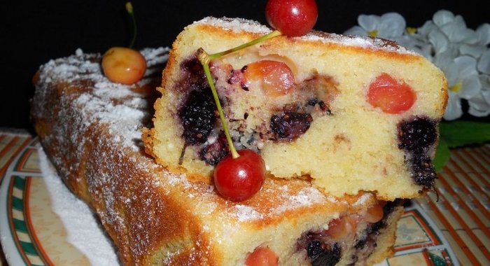 Творожный бисквит с ягодами
