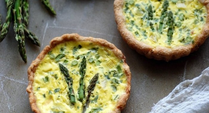 Киш со спаржей