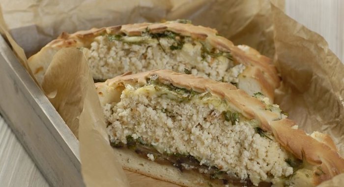 Пирог с легким, сыром и баклажанами