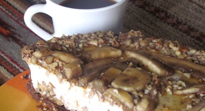 Сливочно-банановый чизкейк с орехами