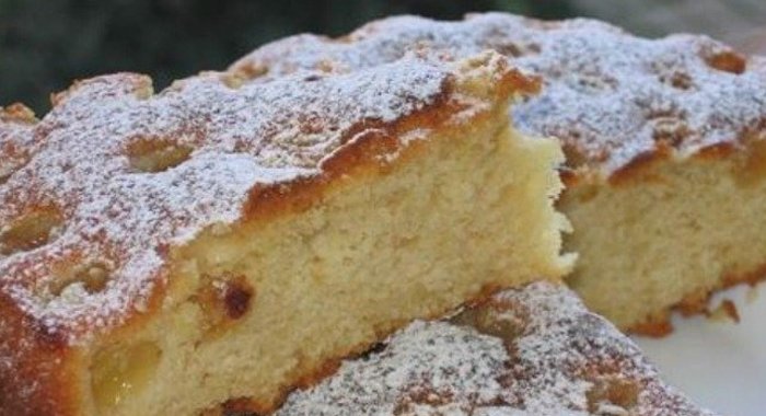 Бисквит с яблоками