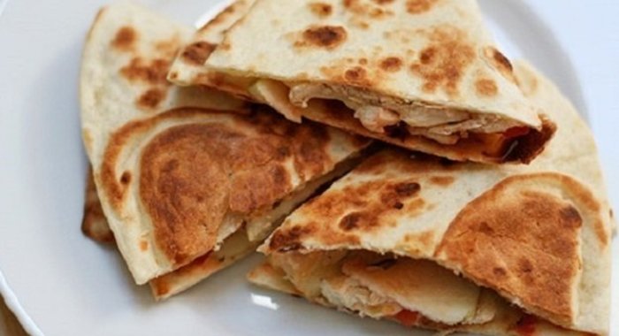 Яблочно-куриная кесадилья