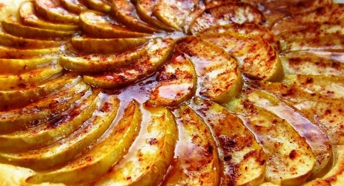 Яблочный пирог с абрикосовым джемом