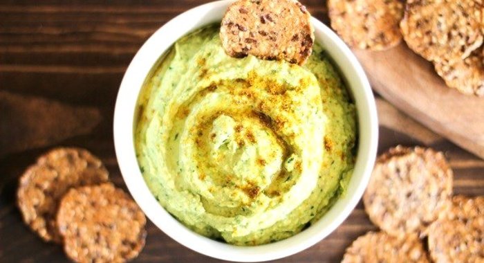 Чесночно-овощной хумус со свежей зеленью