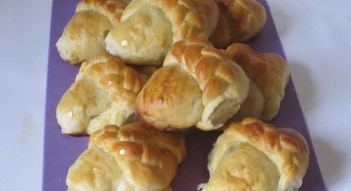 Булочки с начинкой из чернослива и яблок