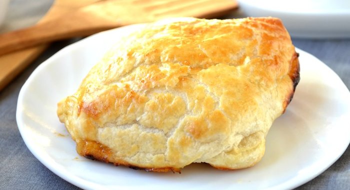 Конвертики из слоеного теста с начинкой