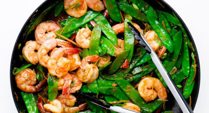 Креветки с зеленым горошком и имбирем