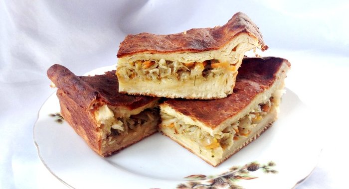 Пирог с тушеной капустой
