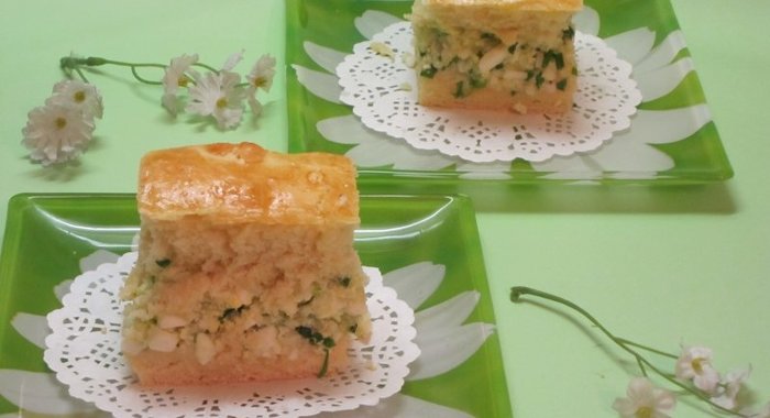 Пирог с яйцом, зеленый луком и отварным рисом