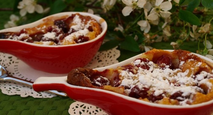 Клафути с вишнями