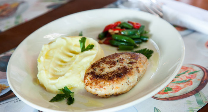 Рыбные котлеты со сложным гарниром