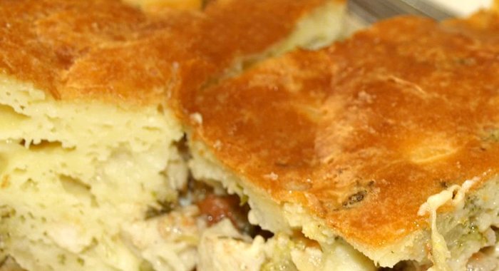 Заливной пирог с курицей и брокколи