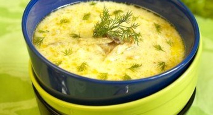Рыбный суп по‑кубински с картофелем и зеленым горошком