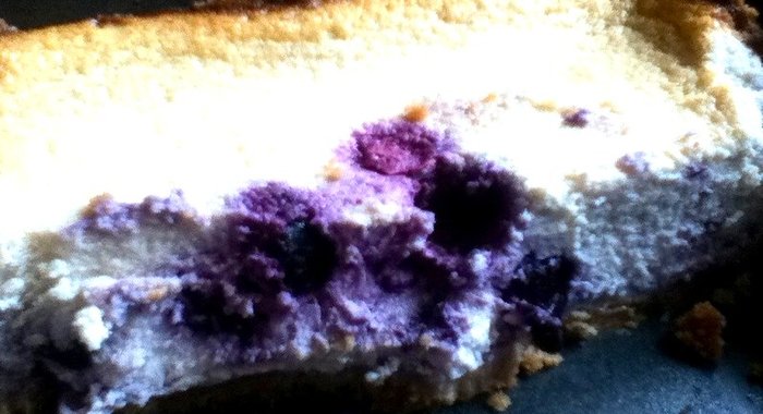 «Неправильный» чизкейк с черникой