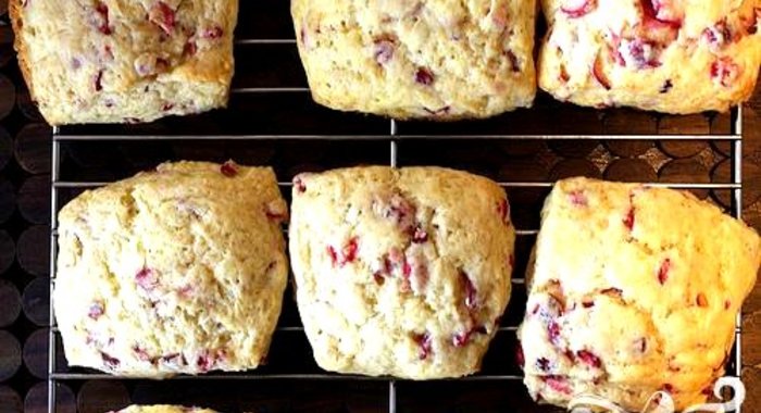 Булочки с клюквой и лимоном
