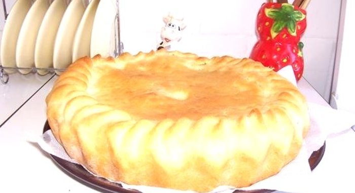 Пирог с солеными огурцами