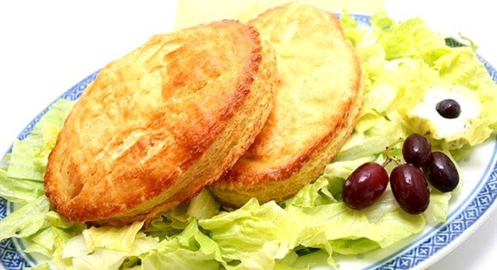 Лосось в слоеном тесте