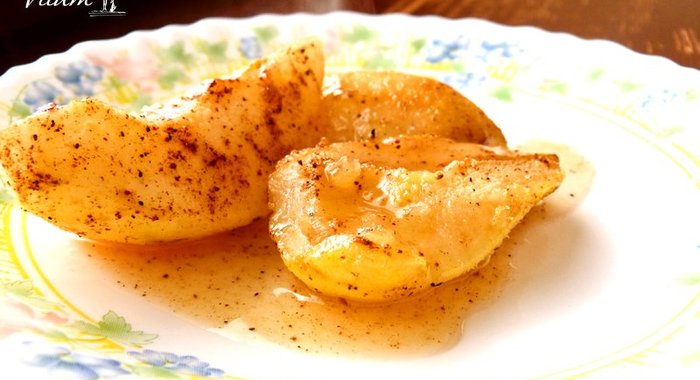 Печеные груши с корицей и медом