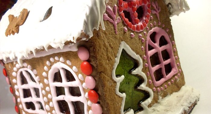 Новогодний пряничный домик-светильник