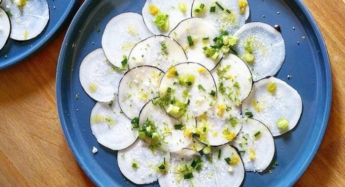 Карпаччо из черной редьки
