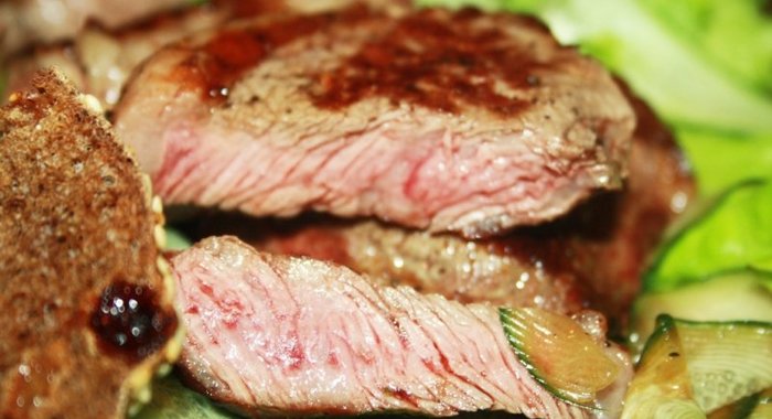 Говяжьи стейки-гриль маринованные в светлом пиве