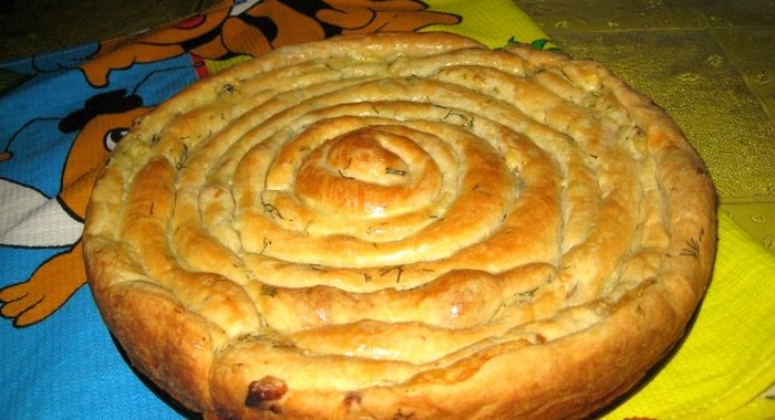 Пирог с ветчиной, сыром и зеленью